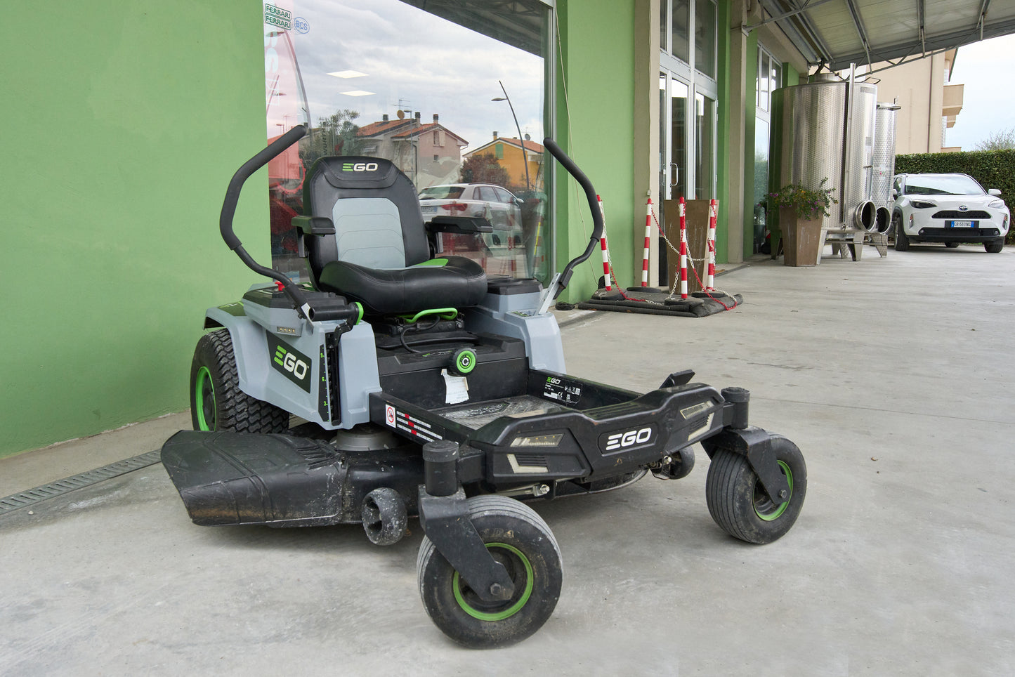 USATO Trattorino Tosaerba EGO a raggio zero Z6 107cm ZT 4201 + Batteria 5Ah + Batteria 10 Ah