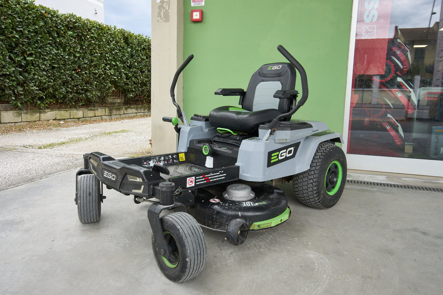 USATO Trattorino Tosaerba EGO a raggio zero Z6 107cm ZT 4201 + Batteria 5Ah + Batteria 10 Ah