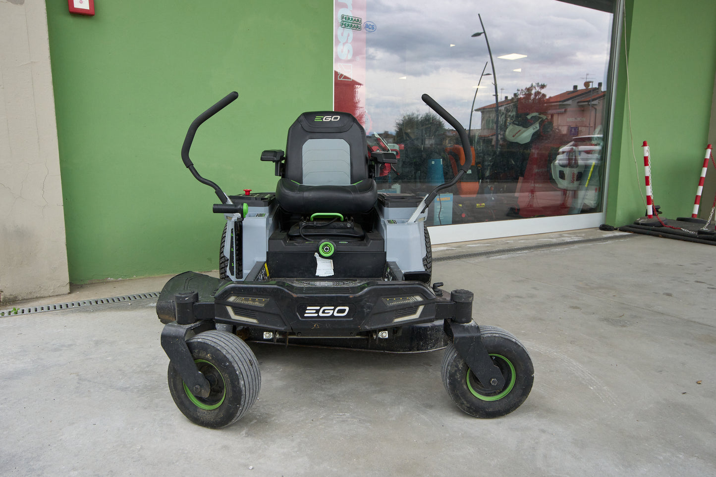 USATO Trattorino Tosaerba EGO a raggio zero Z6 107cm ZT 4201 + Batteria 5Ah + Batteria 10 Ah